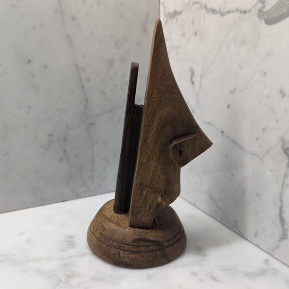 Hand-carved wooden eyeglass holder in the shape of a nose, made in India - Picture 5 of 10